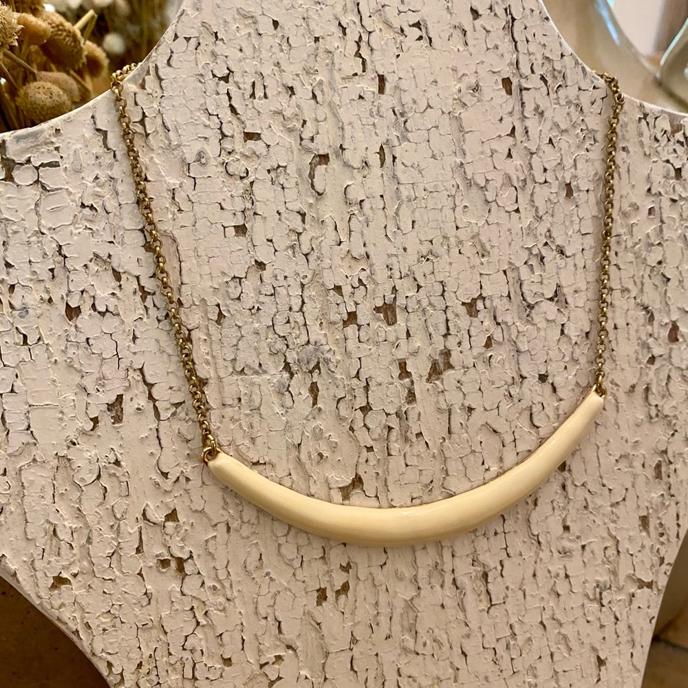 Vintage Cream Enamel and Gold Tone Necklace